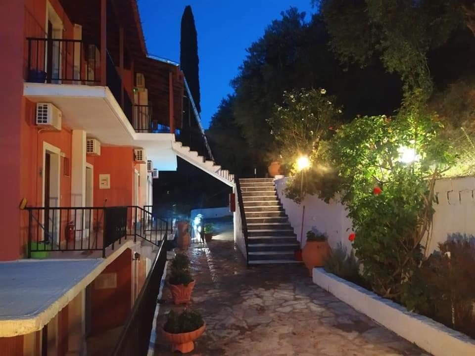 Aronis Apartments Беницес Екстериор снимка