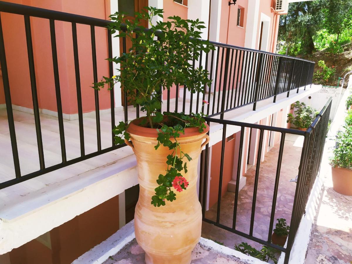 Aronis Apartments Беницес Екстериор снимка