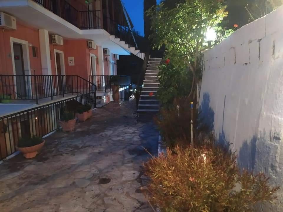Aronis Apartments Беницес Екстериор снимка