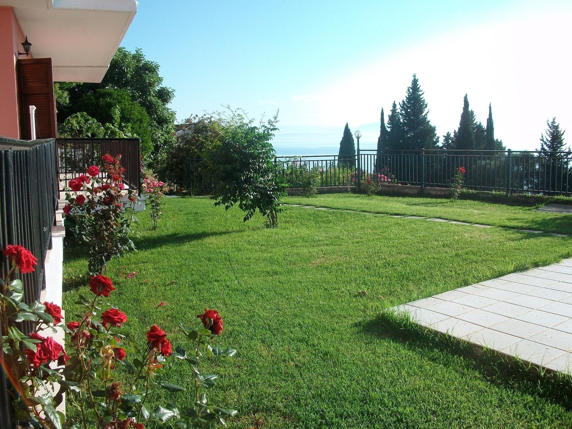 Aronis Apartments Беницес Екстериор снимка
