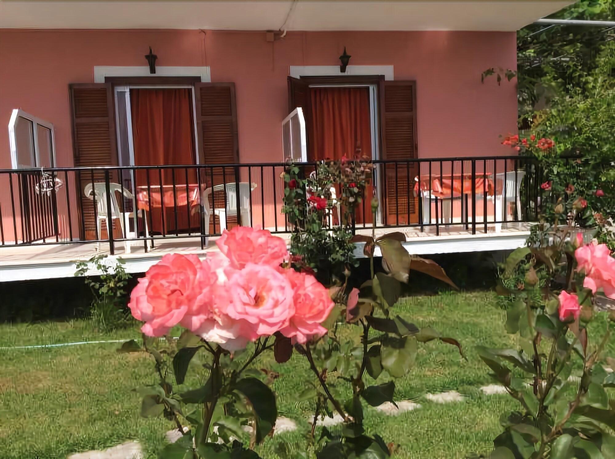 Aronis Apartments Беницес Екстериор снимка