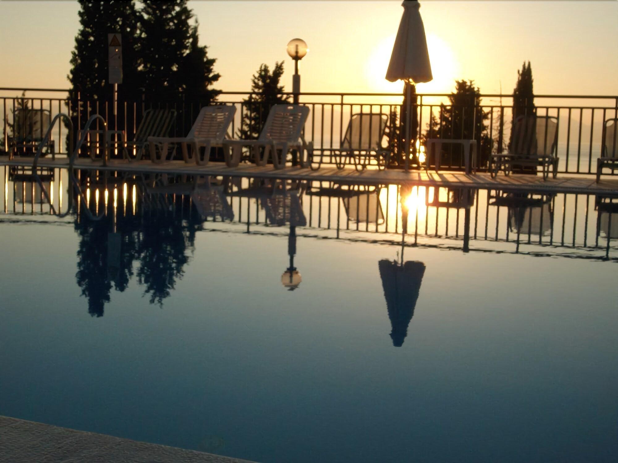 Aronis Apartments Беницес Екстериор снимка