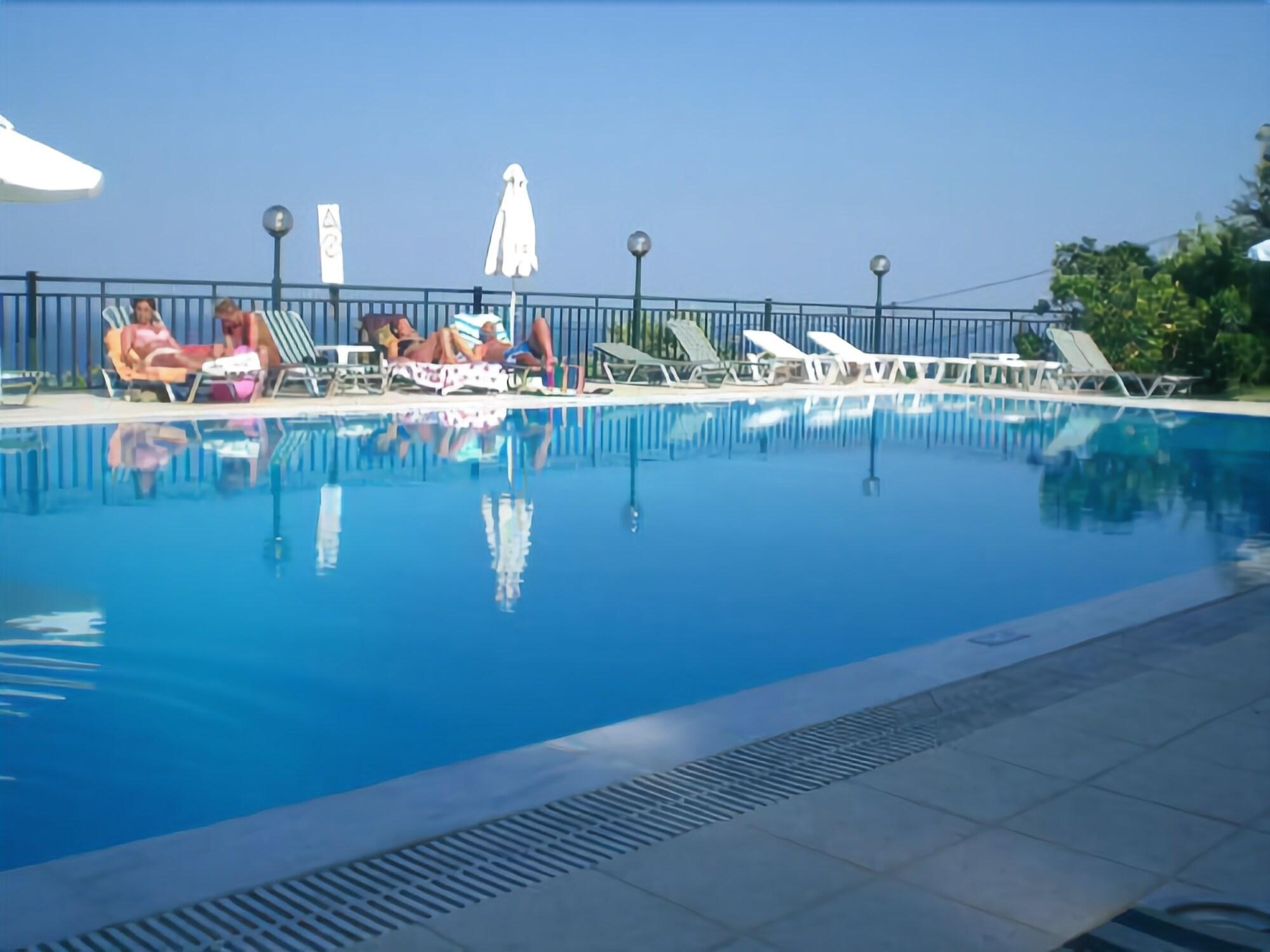 Aronis Apartments Беницес Екстериор снимка