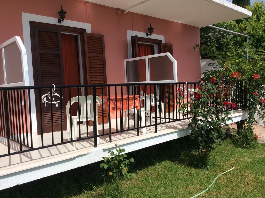 Aronis Apartments Беницес Екстериор снимка