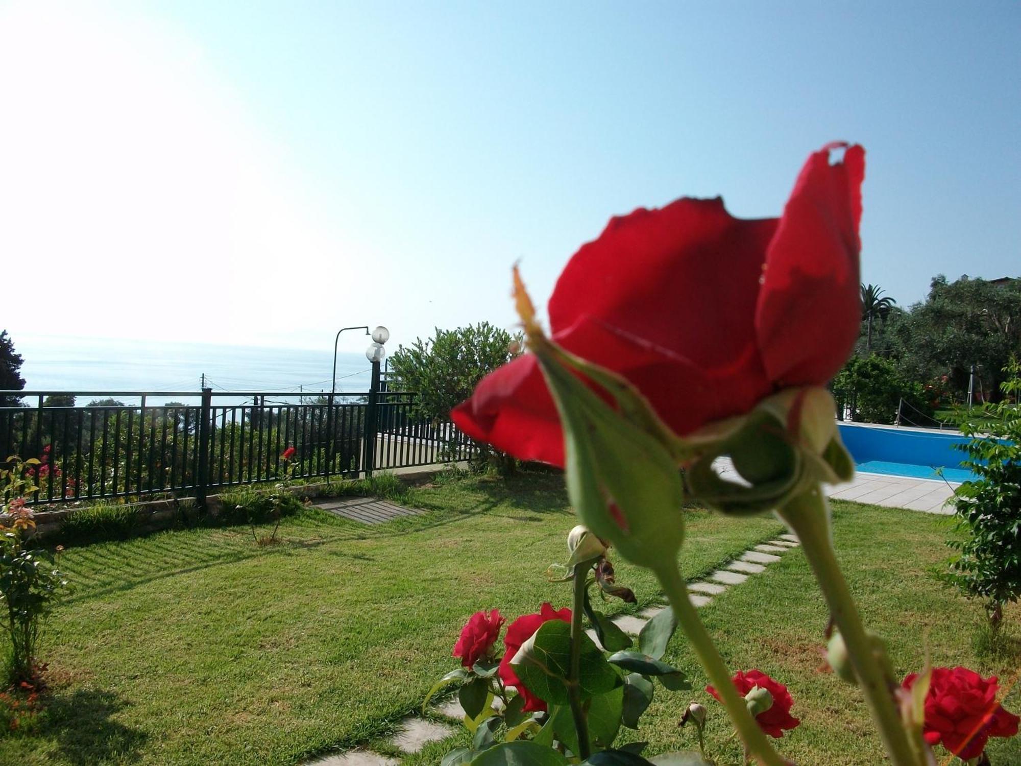 Aronis Apartments Беницес Екстериор снимка