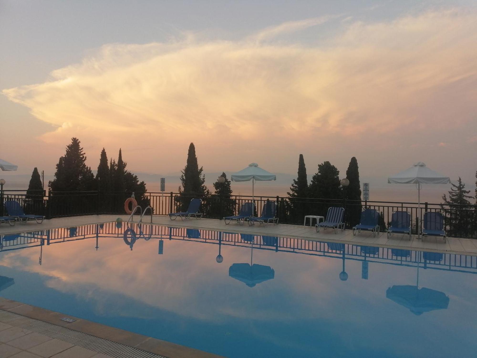 Aronis Apartments Беницес Екстериор снимка