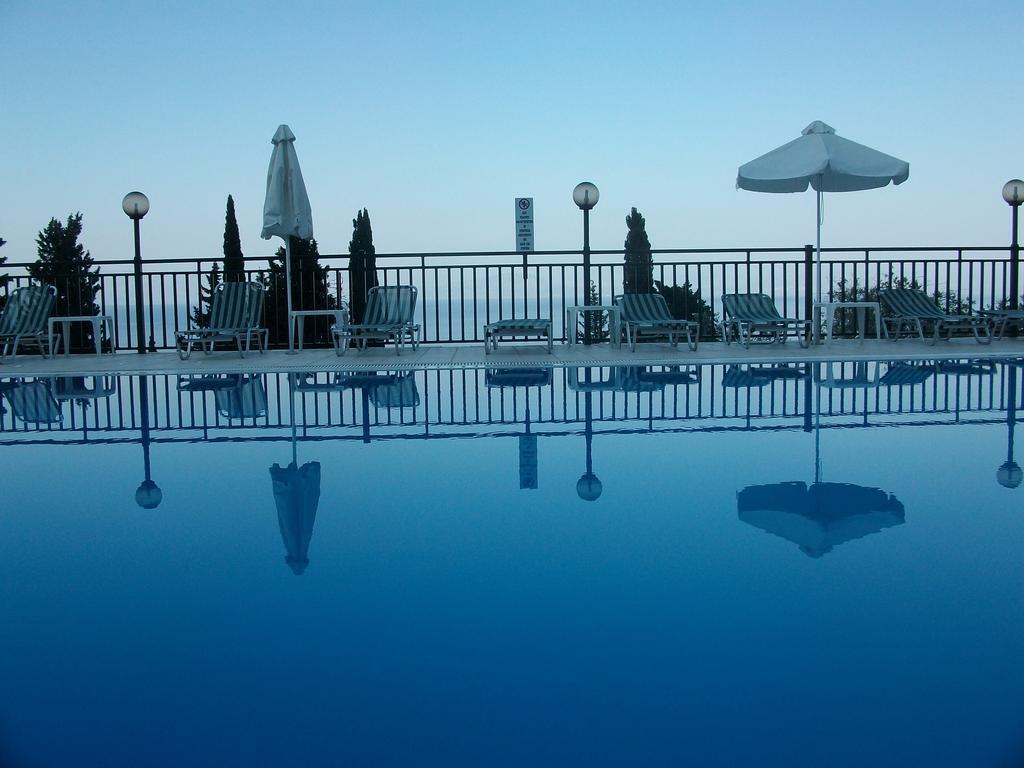 Aronis Apartments Беницес Екстериор снимка