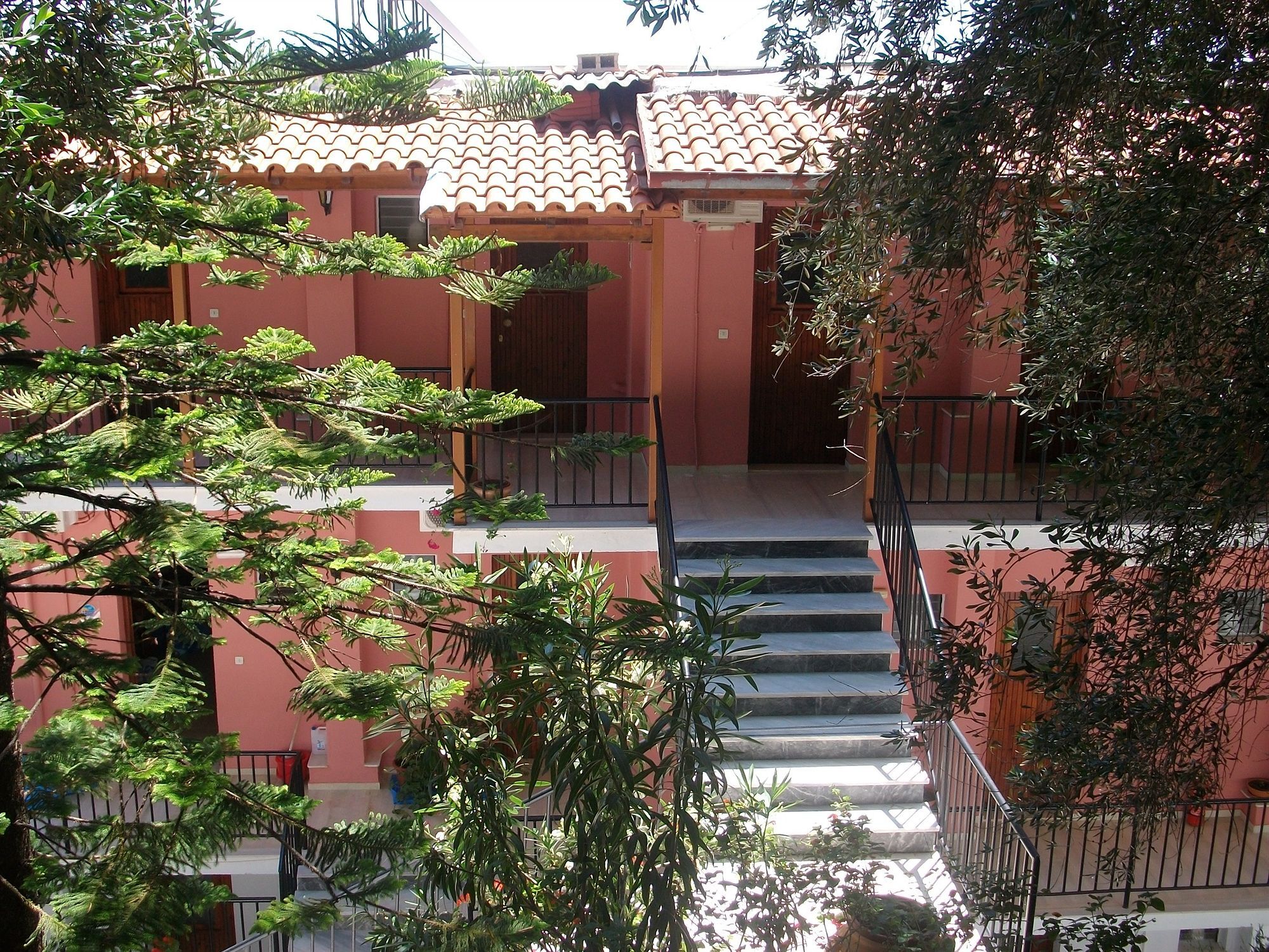 Aronis Apartments Беницес Екстериор снимка